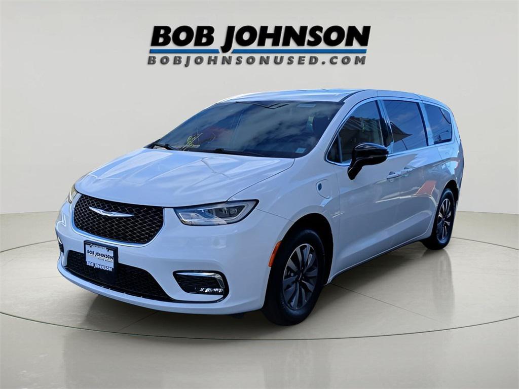 used 2024 Chrysler Pacifica Hybrid car, priced at $29,080