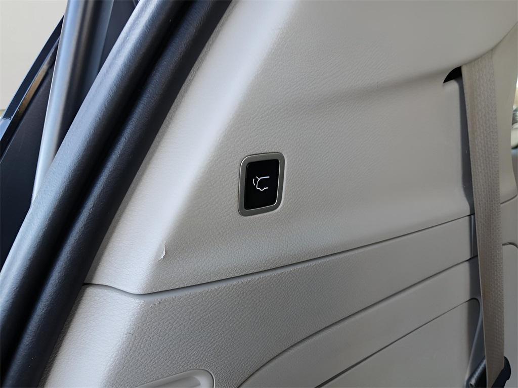 used 2024 Chrysler Pacifica Hybrid car, priced at $29,080