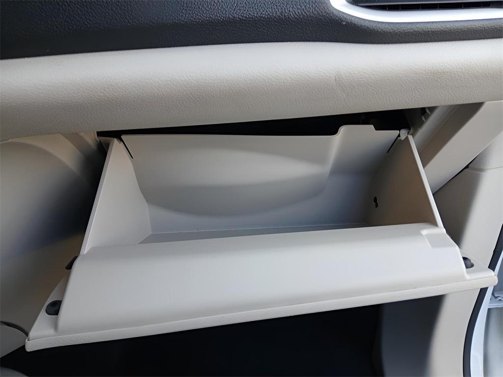 used 2024 Chrysler Pacifica Hybrid car, priced at $29,080