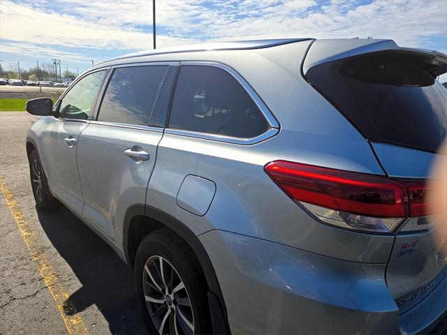 used 2018 Toyota Highlander car, priced at $25,995
