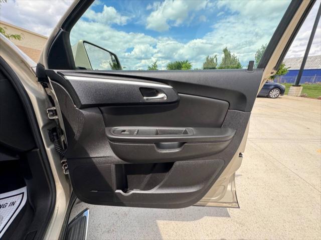 used 2010 Chevrolet Traverse car, priced at $6,995
