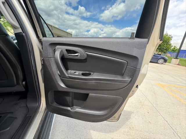 used 2010 Chevrolet Traverse car, priced at $6,995