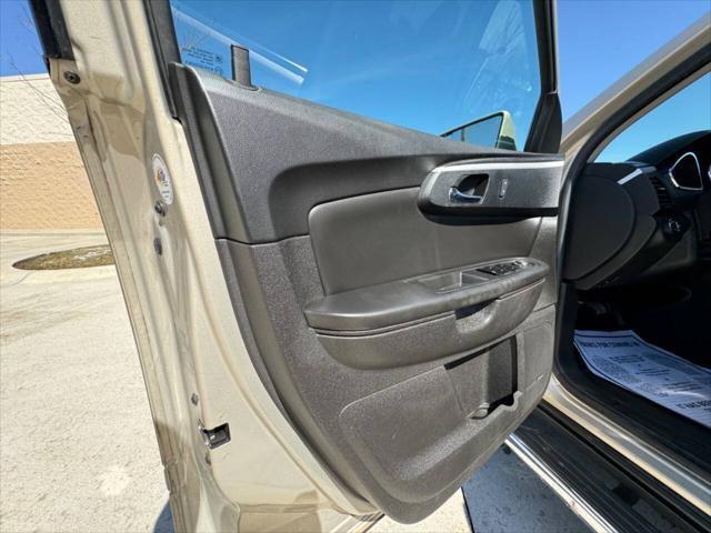 used 2010 Chevrolet Traverse car, priced at $6,995