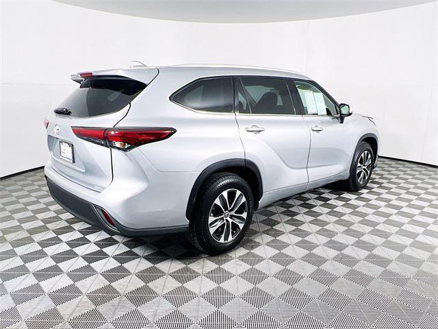 used 2022 Toyota Highlander car, priced at $36,900