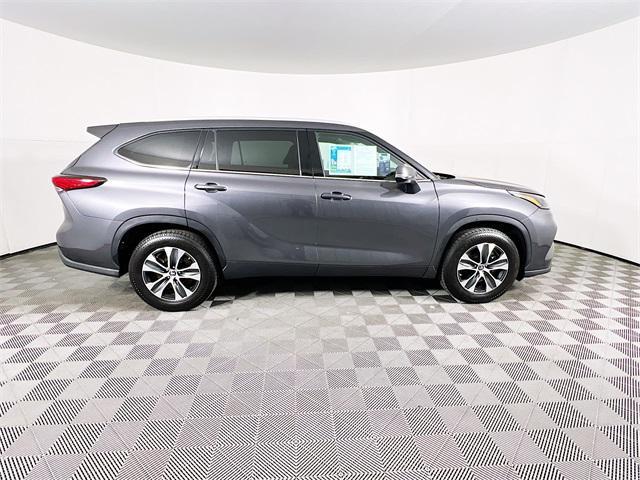 used 2022 Toyota Highlander car, priced at $37,500