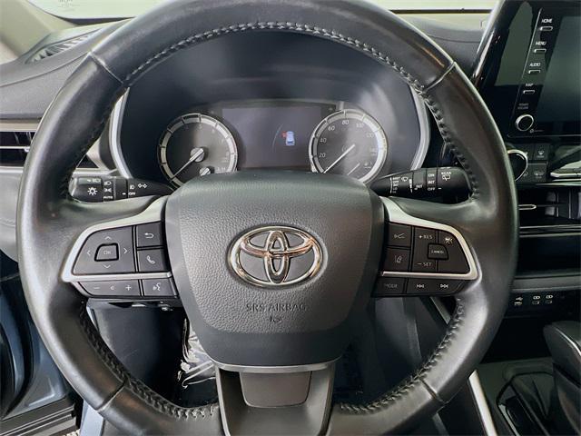 used 2022 Toyota Highlander car, priced at $36,900