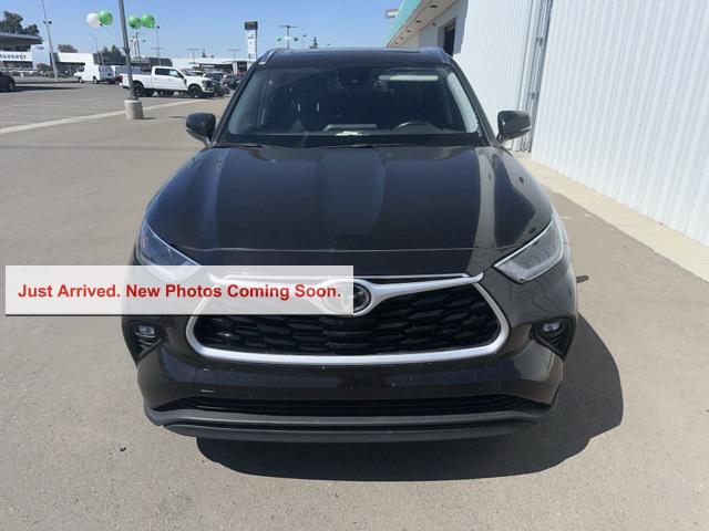 used 2021 Toyota Highlander car, priced at $34,500