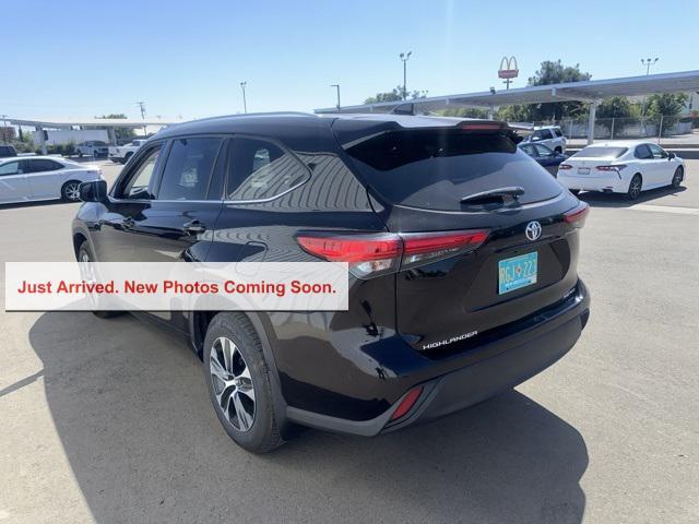 used 2021 Toyota Highlander car, priced at $34,500