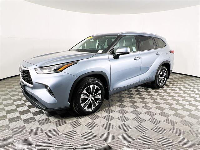 used 2021 Toyota Highlander car, priced at $34,900