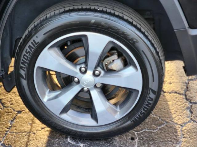 used 2019 Jeep Cherokee car, priced at $10,998
