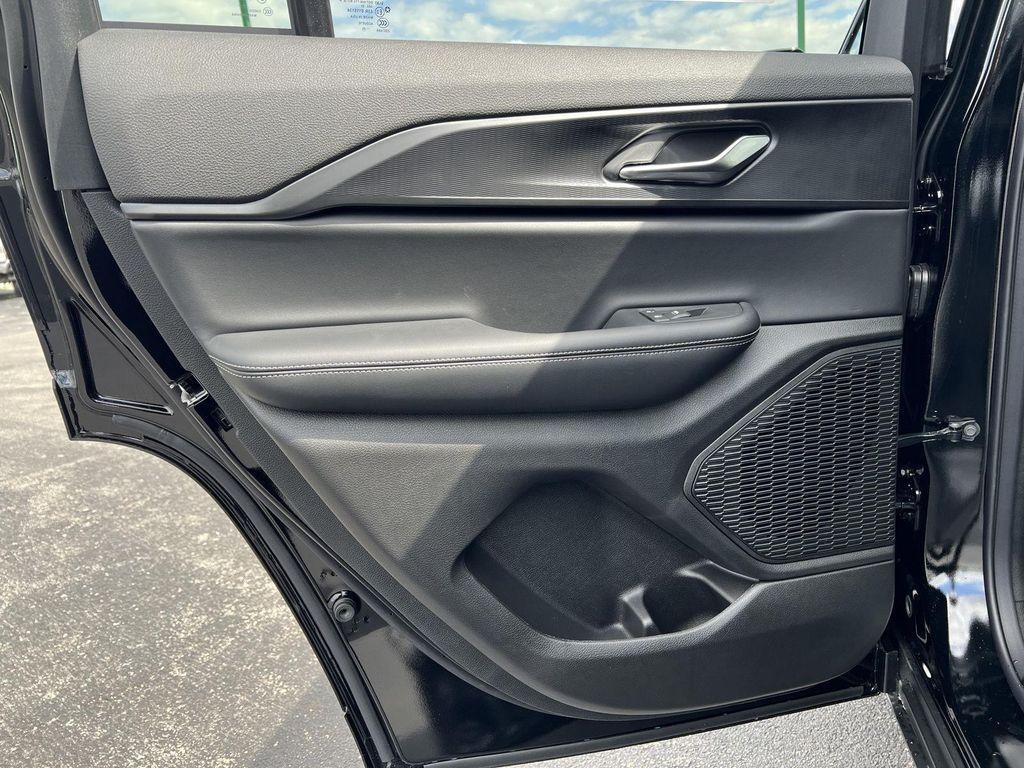 new 2025 Jeep Grand Cherokee car, priced at $44,296