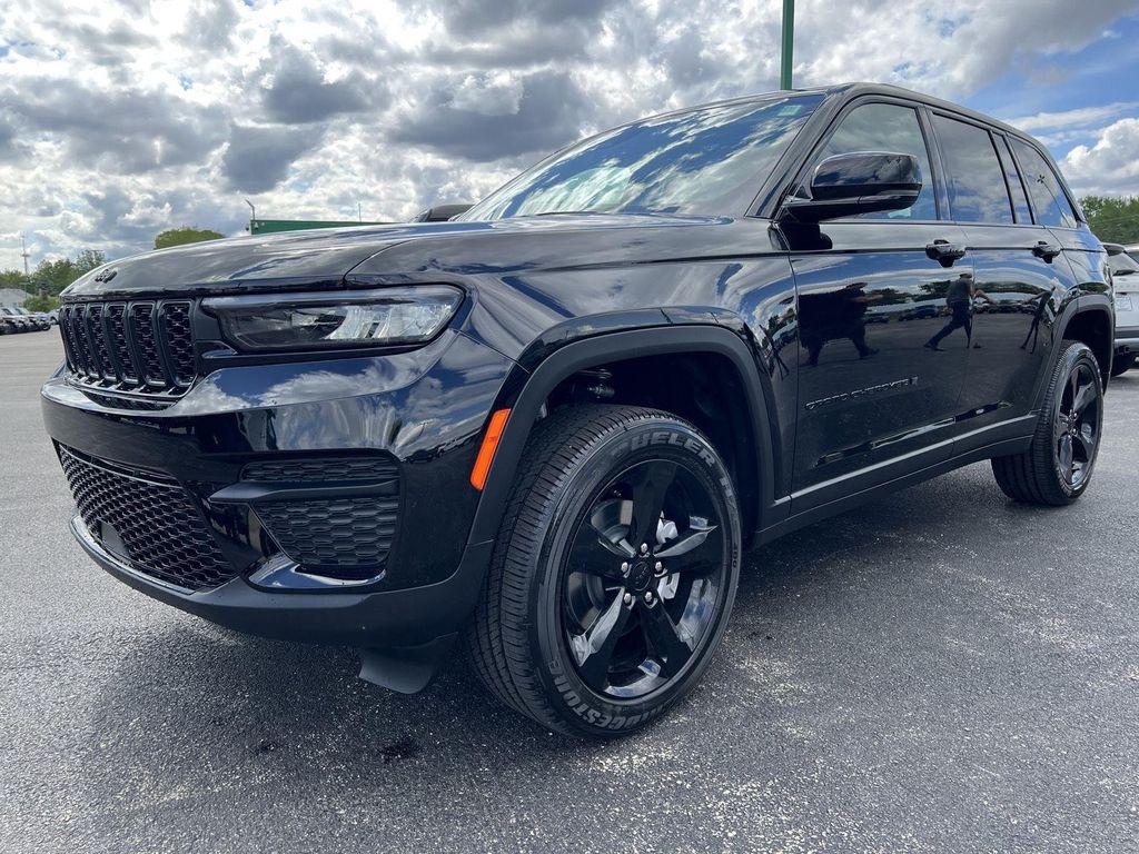 new 2025 Jeep Grand Cherokee car, priced at $44,296