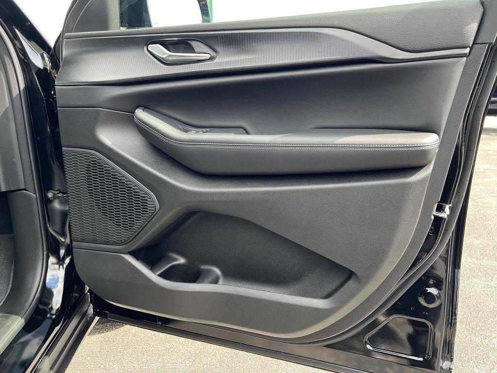 new 2025 Jeep Grand Cherokee car, priced at $44,296