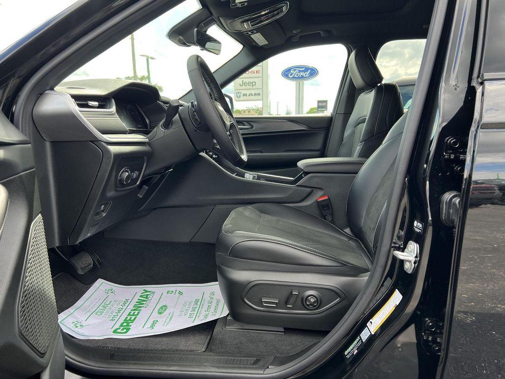 new 2025 Jeep Grand Cherokee car, priced at $44,296