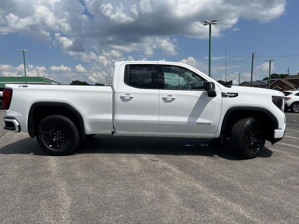 new 2025 GMC Sierra 1500 car, priced at $52,746