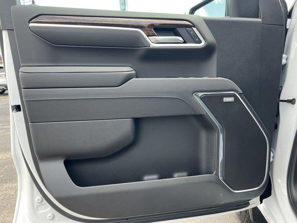 new 2025 GMC Sierra 1500 car, priced at $52,746