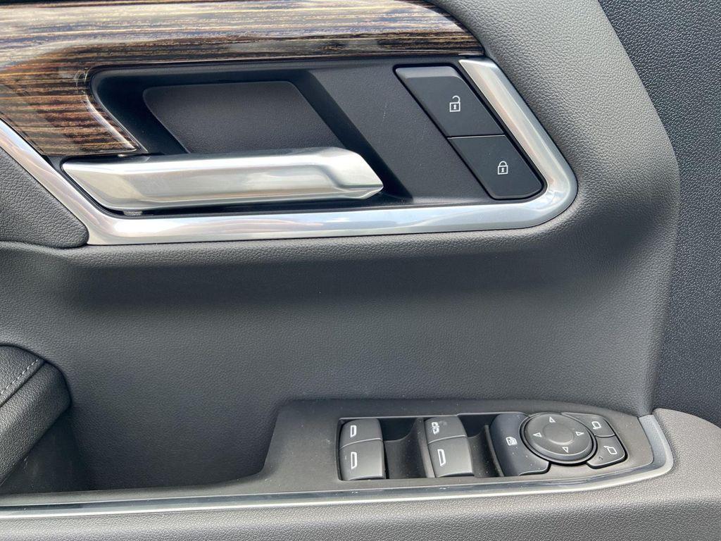 new 2025 GMC Sierra 1500 car, priced at $52,746
