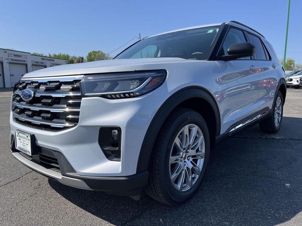 new 2025 Ford Explorer car, priced at $45,736