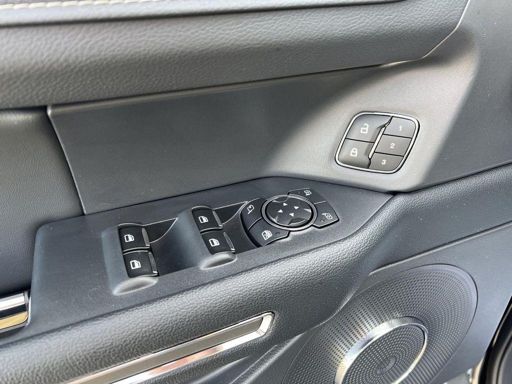 used 2024 Ford Expedition car, priced at $53,847