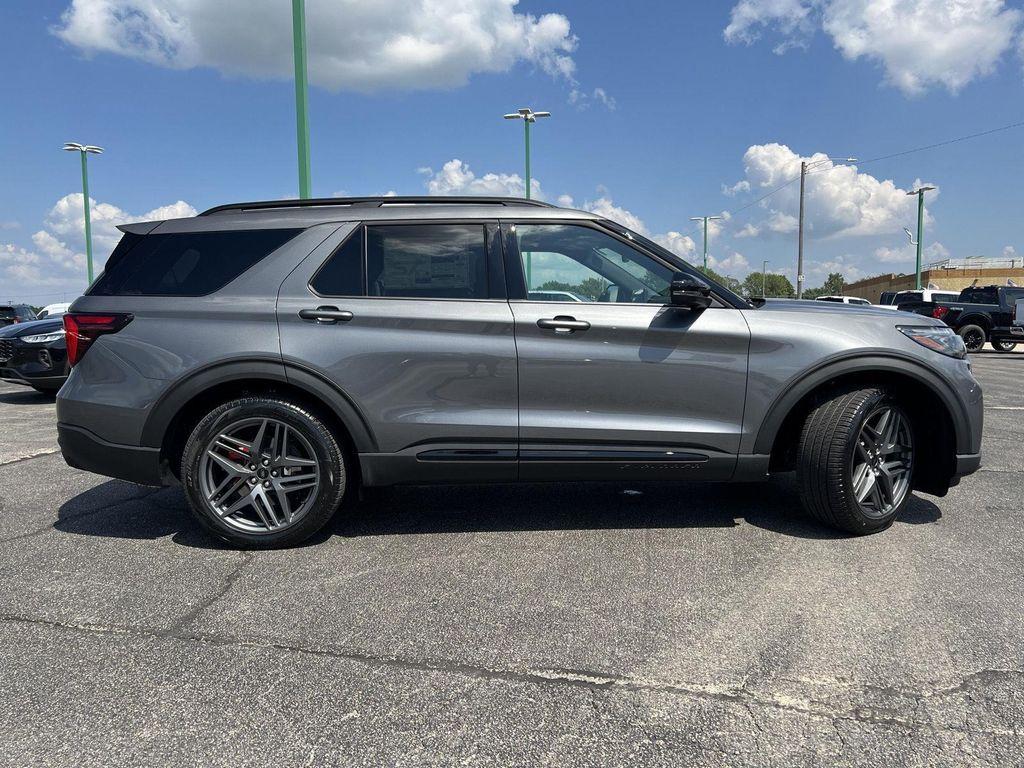new 2025 Ford Explorer car, priced at $59,072