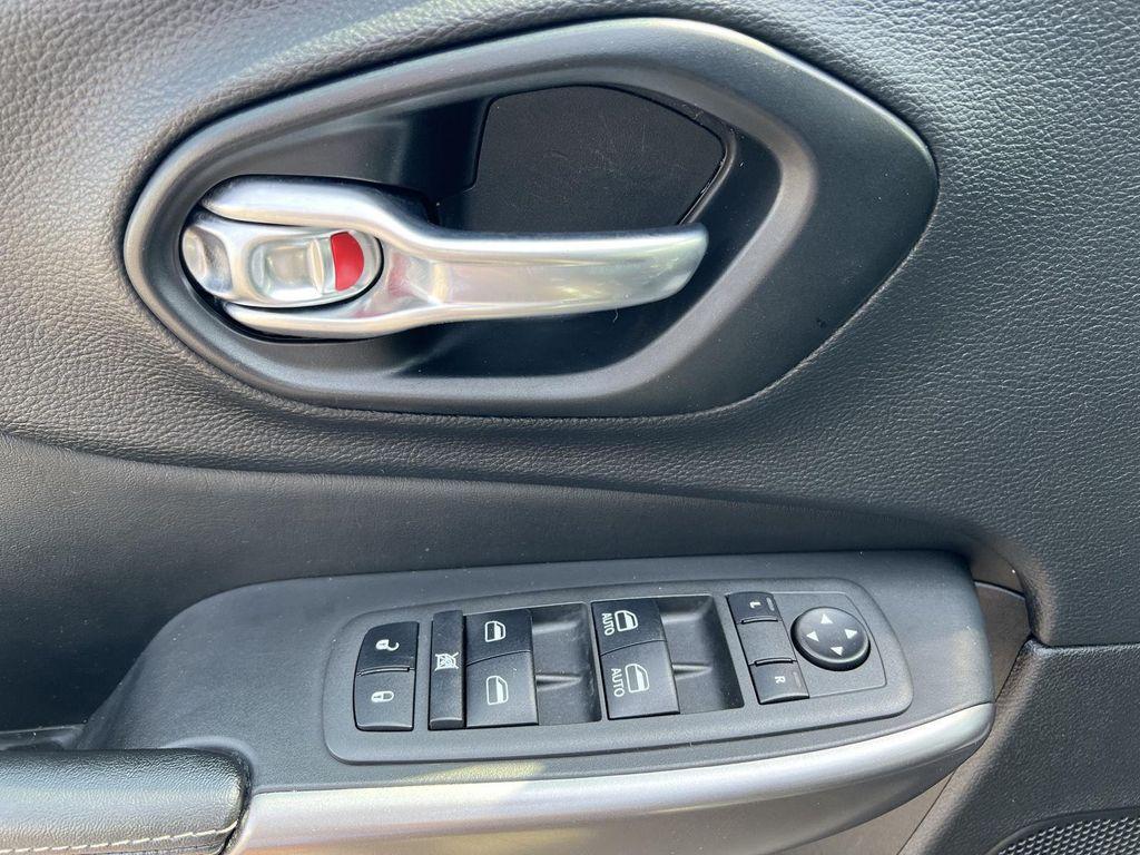 used 2022 Jeep Cherokee car, priced at $21,165