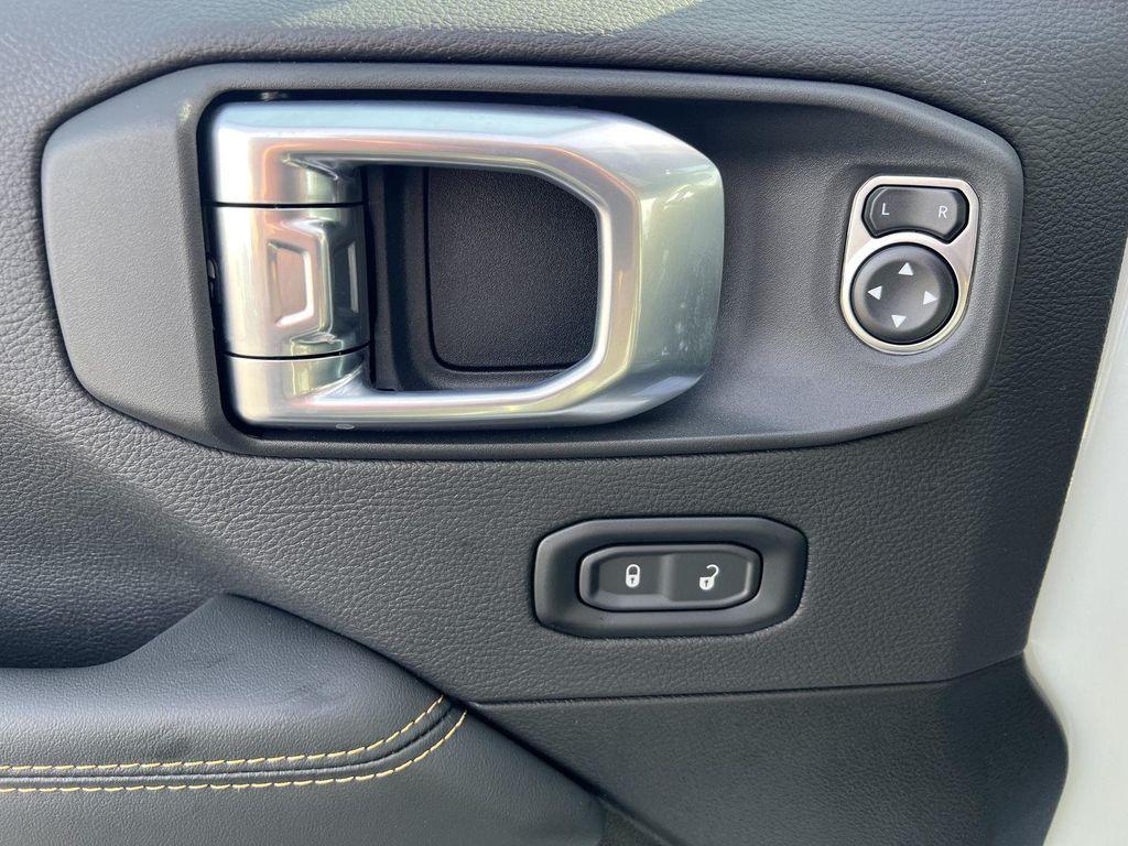 new 2025 Jeep Wrangler car, priced at $53,152