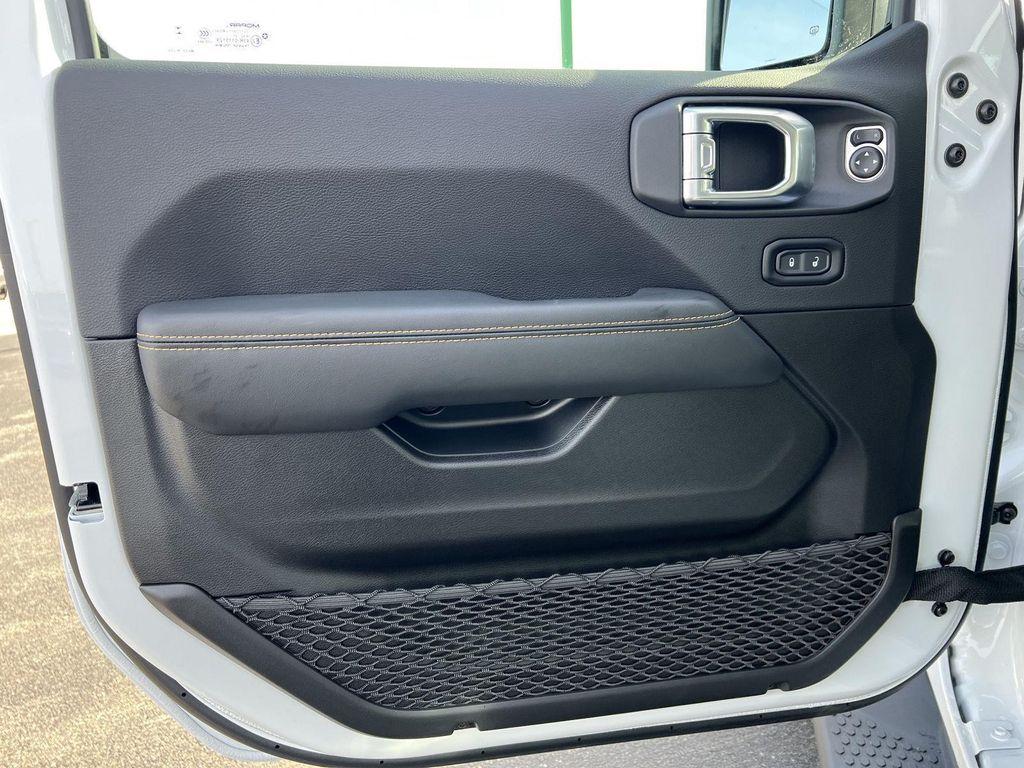 new 2025 Jeep Wrangler car, priced at $53,152