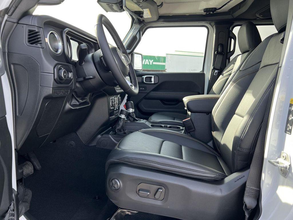 new 2025 Jeep Wrangler car, priced at $53,152