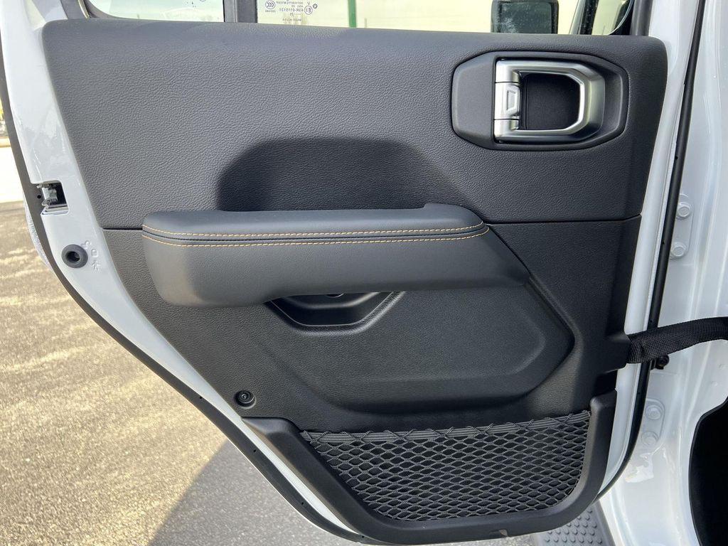 new 2025 Jeep Wrangler car, priced at $53,152