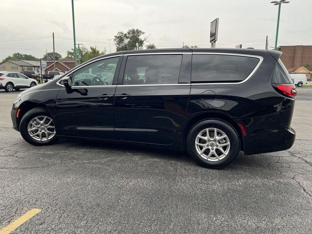 used 2024 Chrysler Pacifica car, priced at $31,996