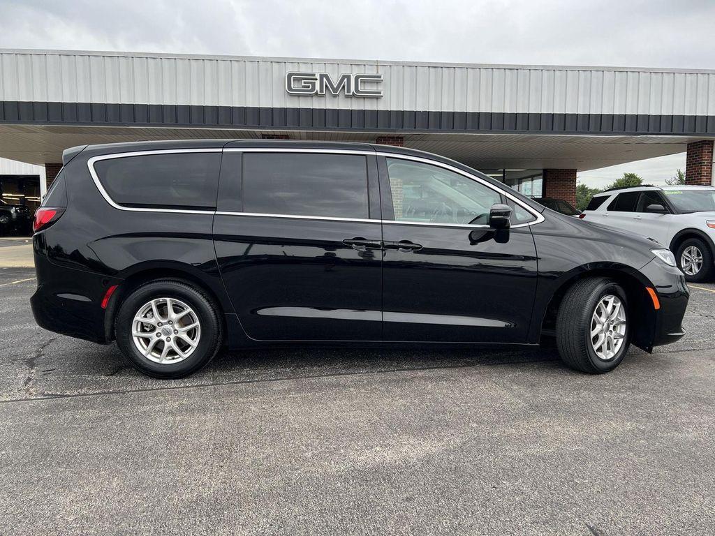 used 2024 Chrysler Pacifica car, priced at $31,996