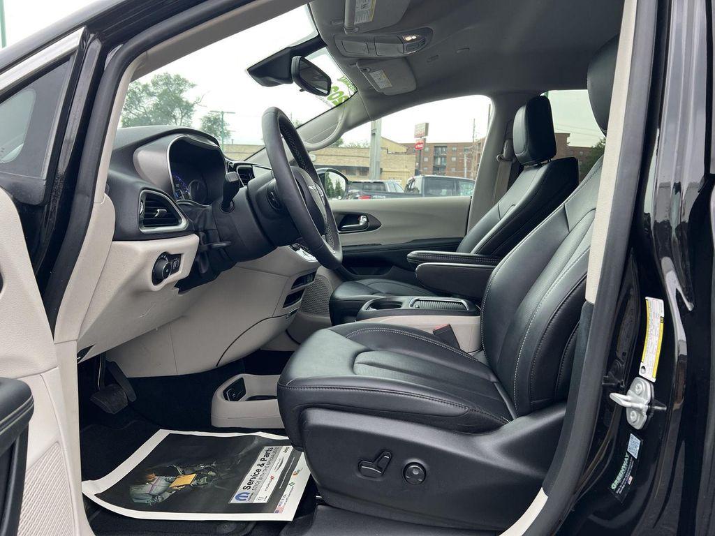 used 2024 Chrysler Pacifica car, priced at $31,996