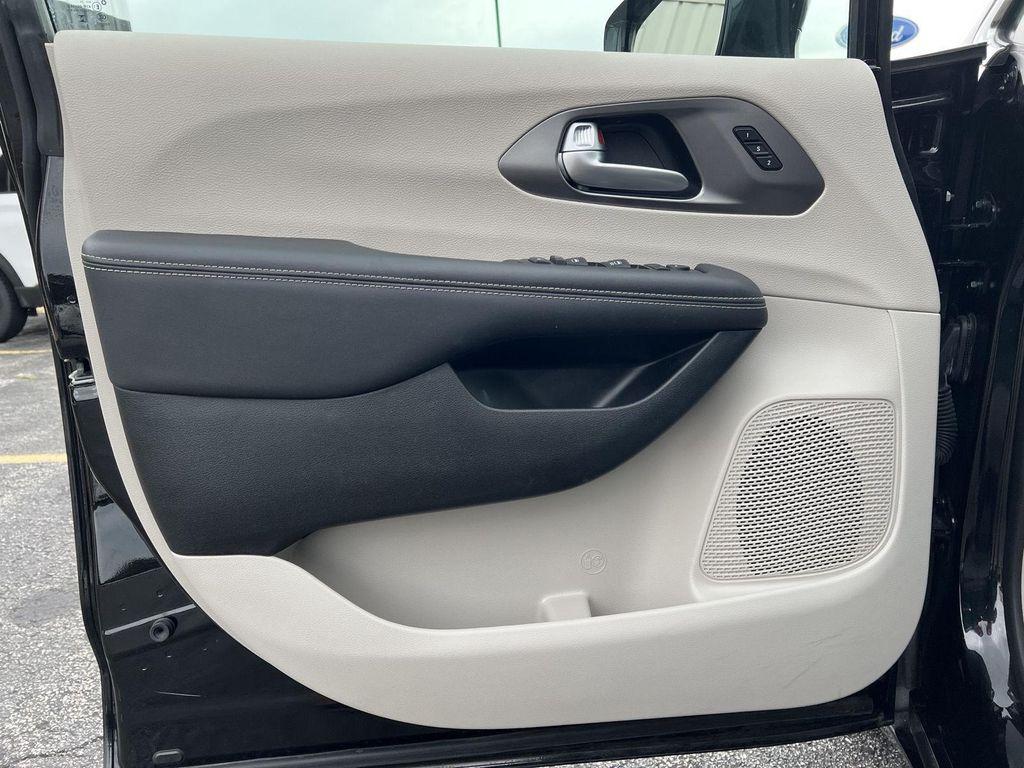 used 2024 Chrysler Pacifica car, priced at $31,996