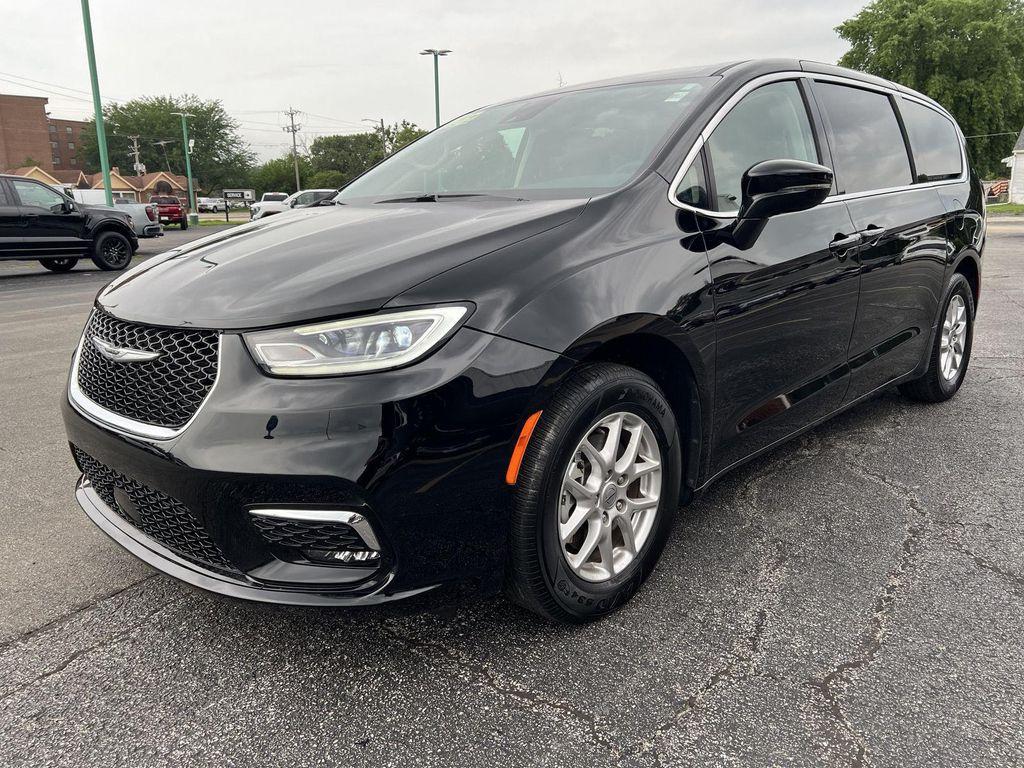 used 2024 Chrysler Pacifica car, priced at $31,996