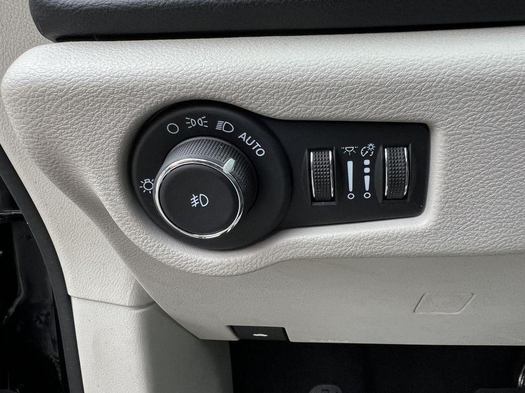 used 2024 Chrysler Pacifica car, priced at $31,996