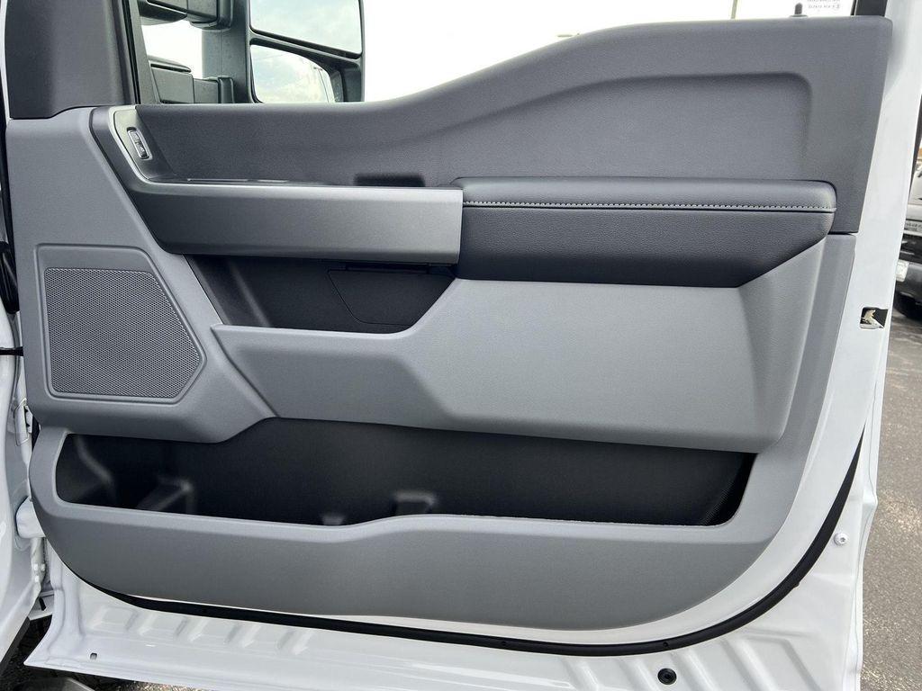 new 2025 Ford F-250 car, priced at $60,127