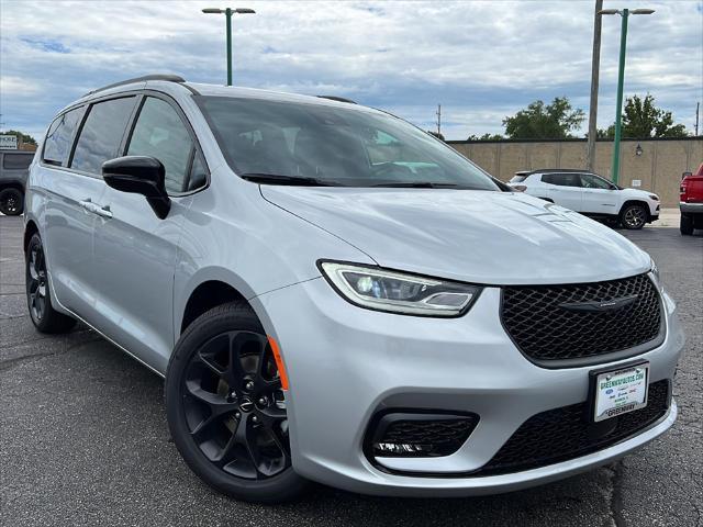 new 2024 Chrysler Pacifica car, priced at $42,849