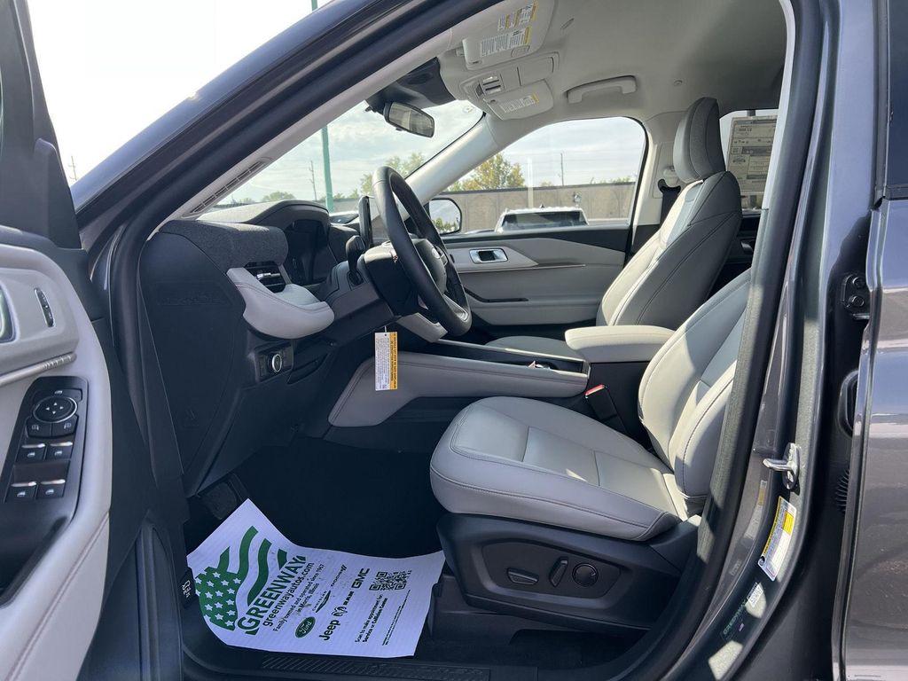 new 2025 Ford Explorer car, priced at $42,683