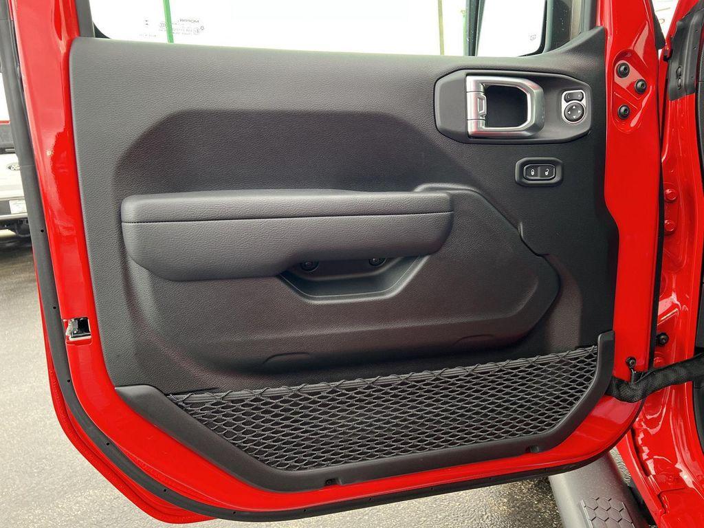 new 2025 Jeep Wrangler car, priced at $50,234