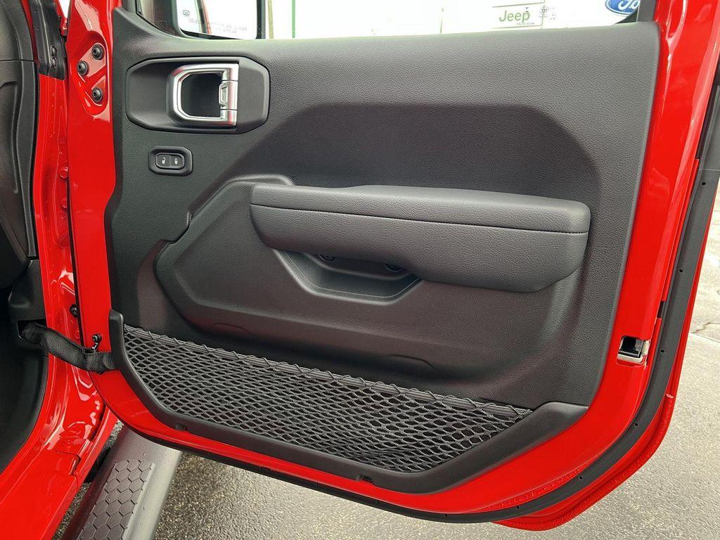 new 2025 Jeep Wrangler car, priced at $50,234