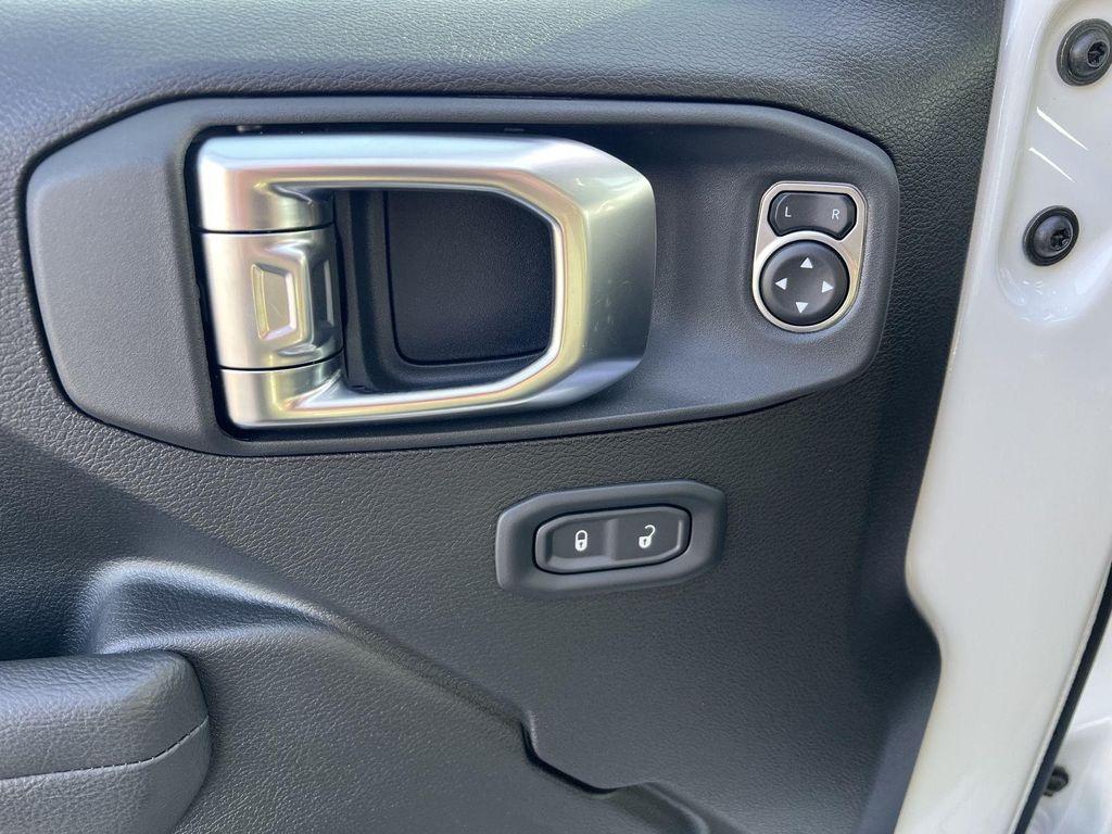 new 2025 Jeep Wrangler car, priced at $41,225
