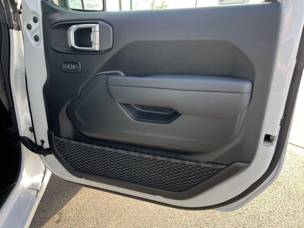 new 2025 Jeep Wrangler car, priced at $41,225