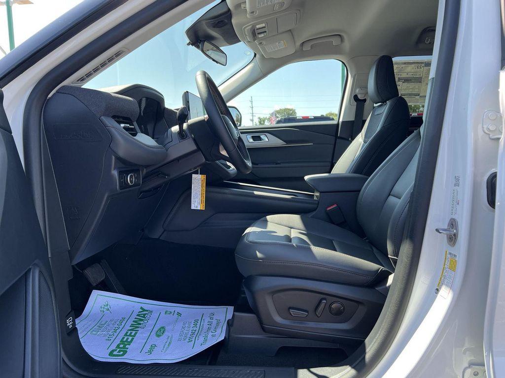 new 2025 Ford Explorer car, priced at $44,986