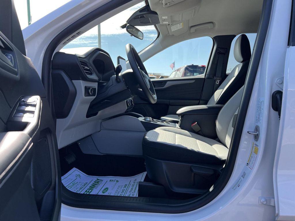 new 2025 Ford Escape car, priced at $29,950