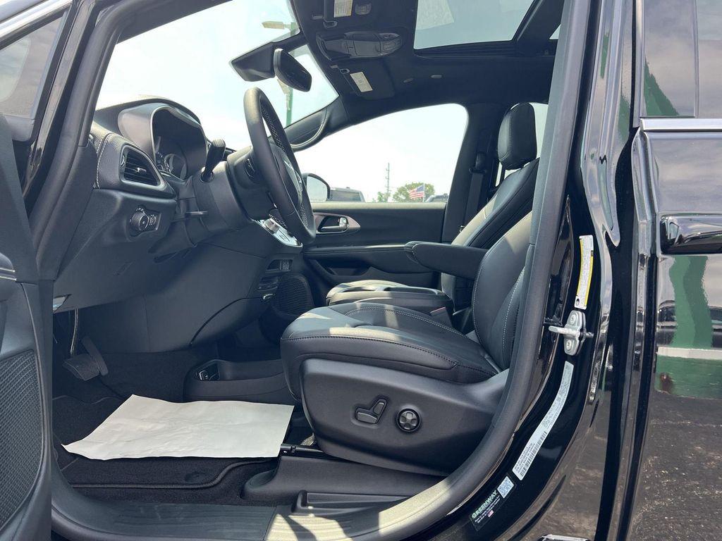 new 2025 Chrysler Pacifica car, priced at $48,093