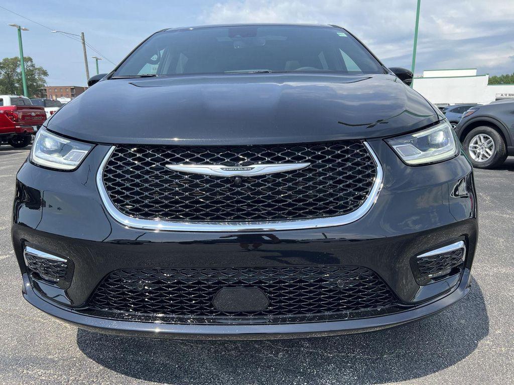 new 2025 Chrysler Pacifica car, priced at $48,093