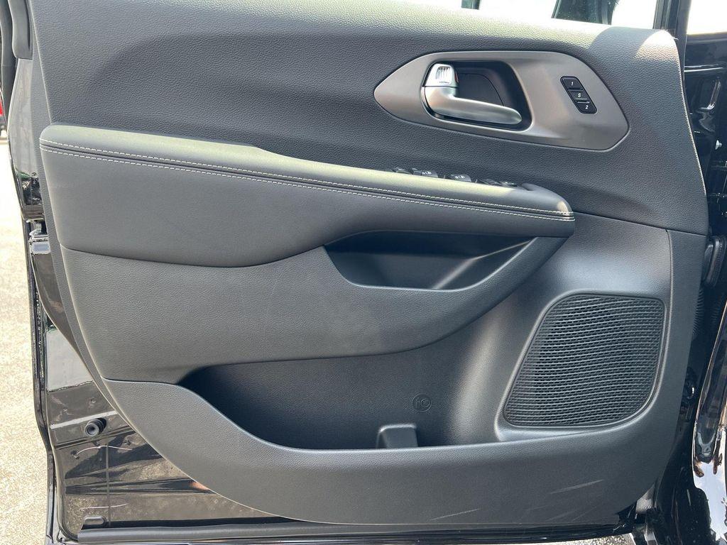 new 2025 Chrysler Pacifica car, priced at $48,093