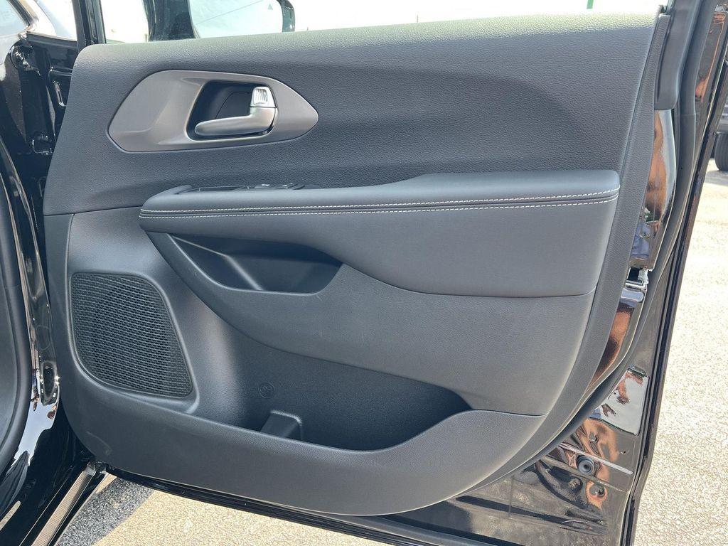 new 2025 Chrysler Pacifica car, priced at $48,093