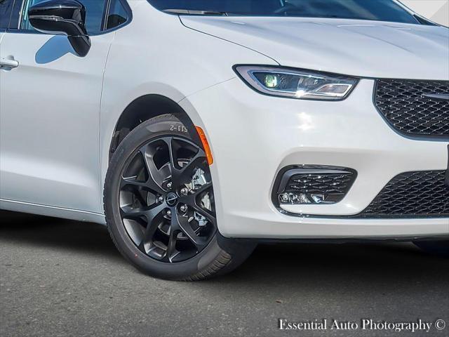 new 2024 Chrysler Pacifica car, priced at $40,935