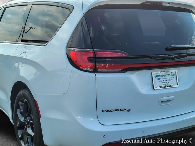 new 2024 Chrysler Pacifica car, priced at $40,935